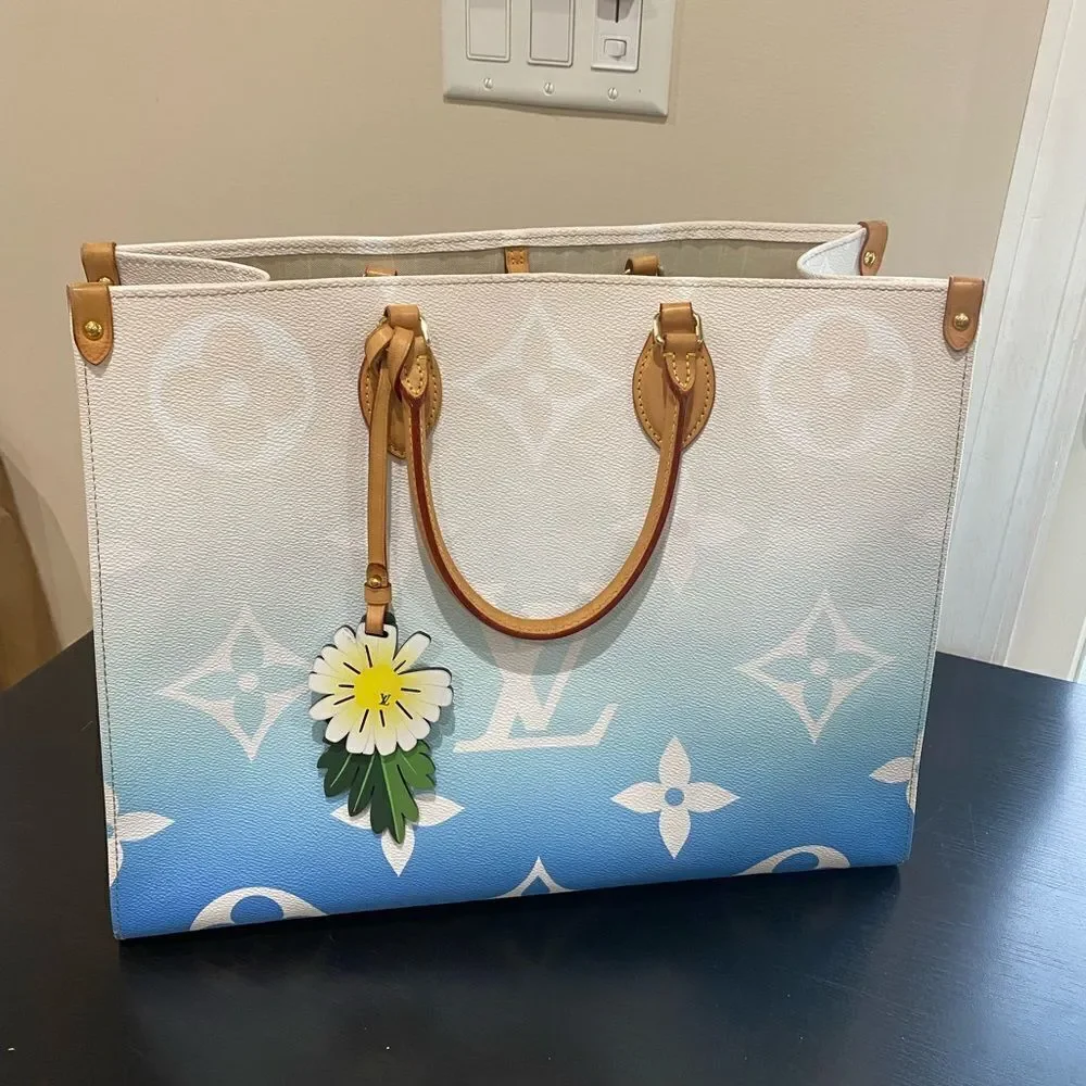 LOUIS VUITTON Monogram Giant By The Pool Onthego GM Blue